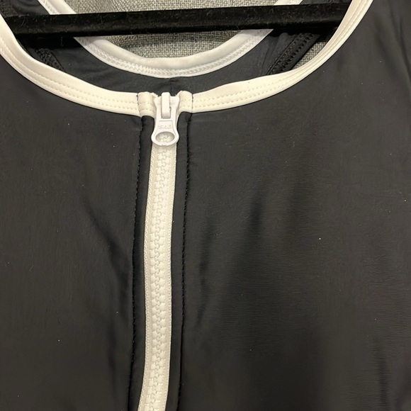 Attraco Women Swimsuit One-Piece Sports Athletic U-Neck Front Zipper Swimwear - Picture 7 of 8